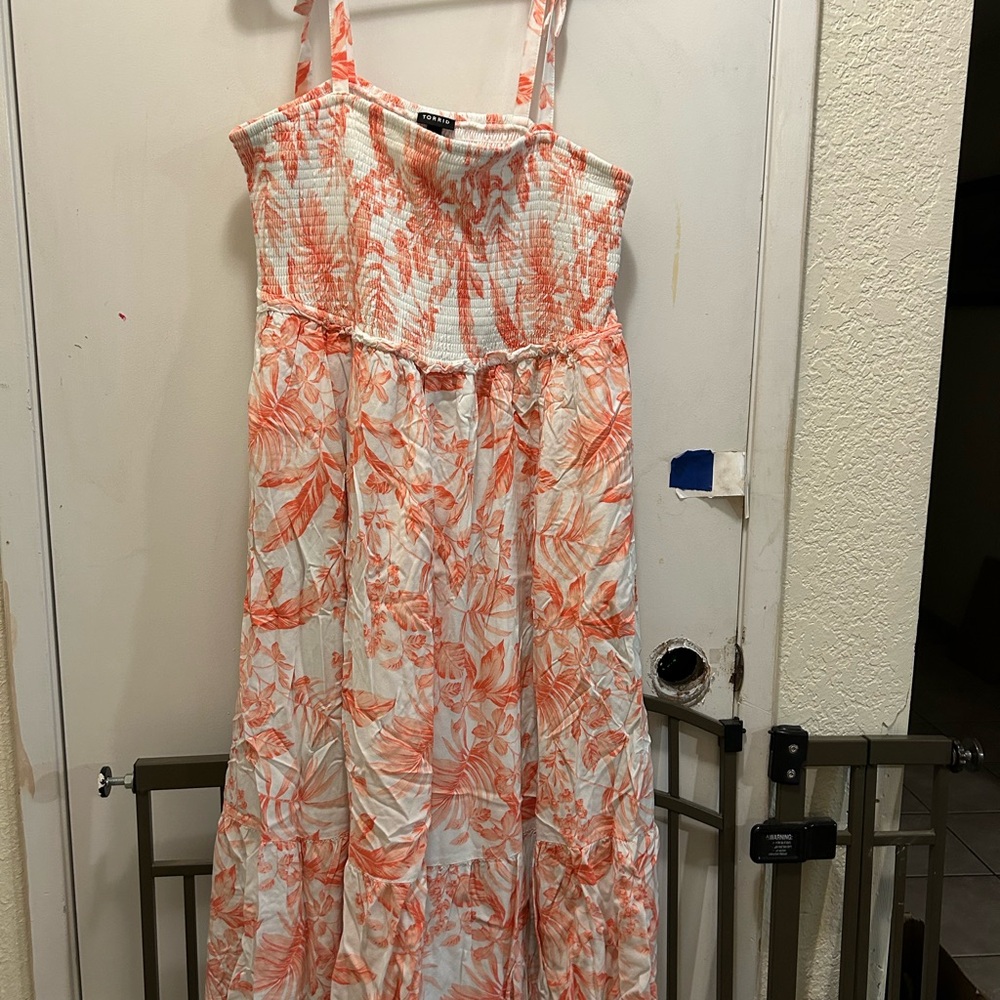 Torrid White and Orange hawaiian print elastic chest dress